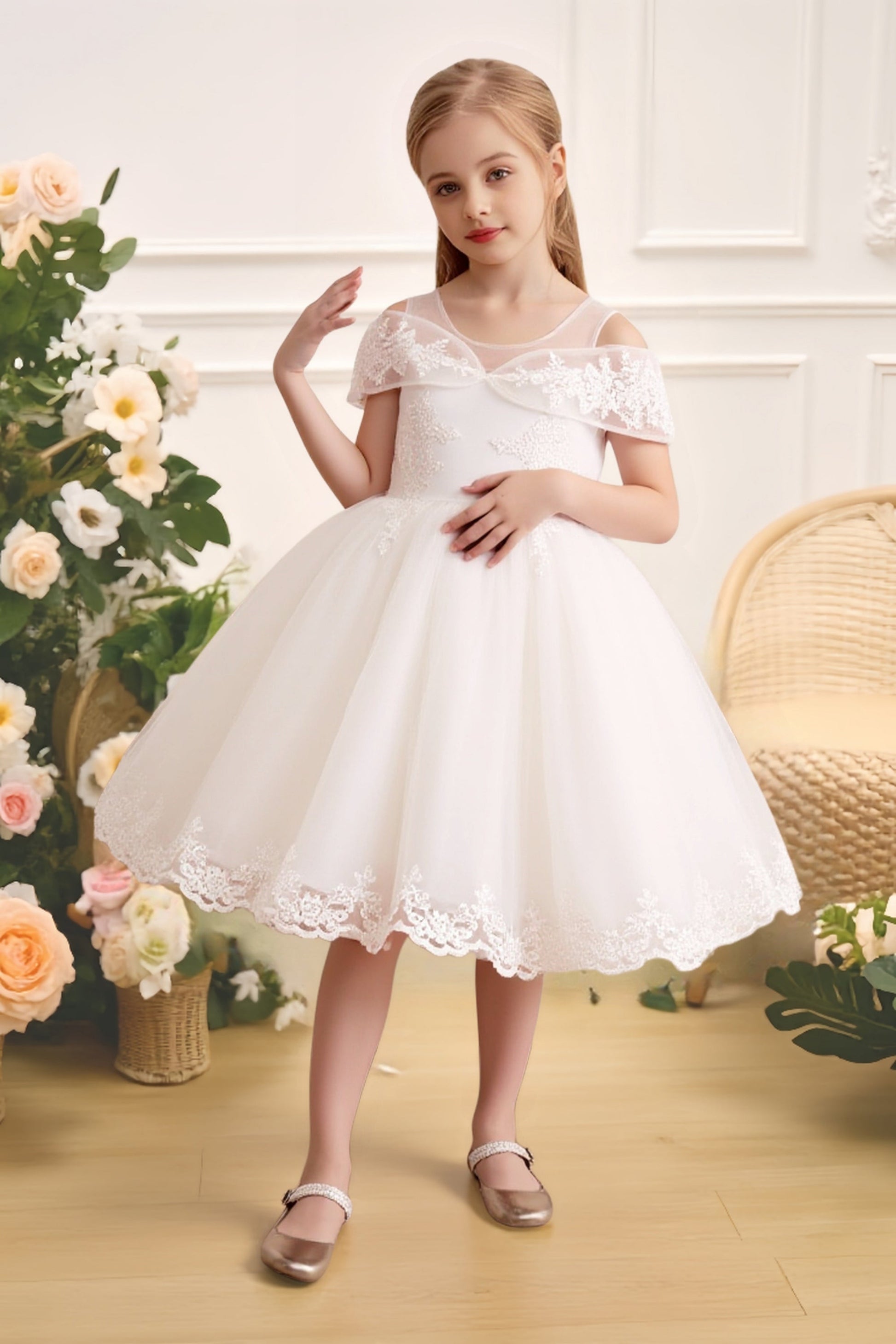 Elegant Scoop Neck Lace Tulle Flower Girl Dress – DUNTERY Elegant Scoop Neck Lace Tulle Flower Girl Dress – DUNTERY