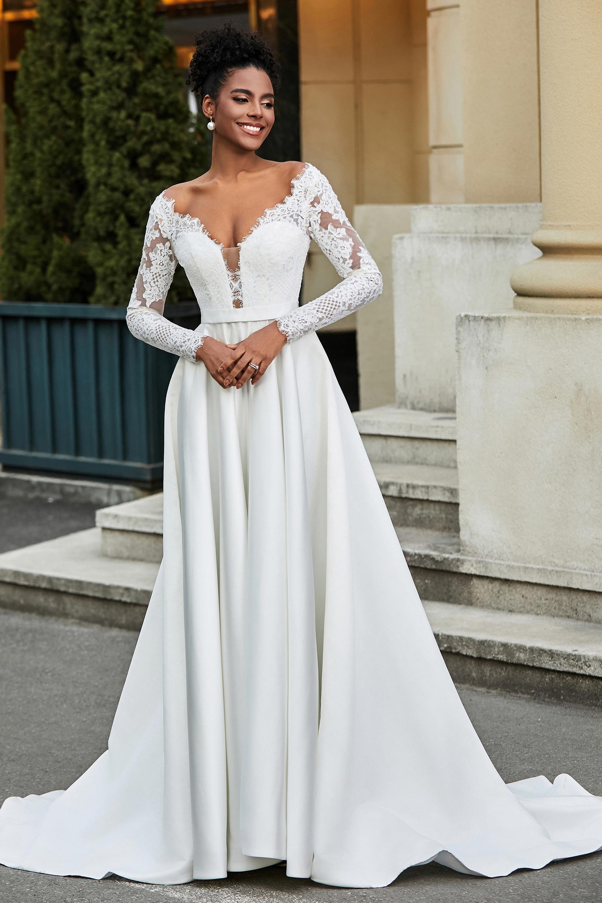 V Neck Tight Lace Long Sleeve Wedding Dress V-Neck Long Sleeves Backless Ivory Chiffon Wedding V Neck Tight Lace Long Sleeve Wedding Dress V-Neck Long Sleeves Backless Ivory Chiffon Wedding